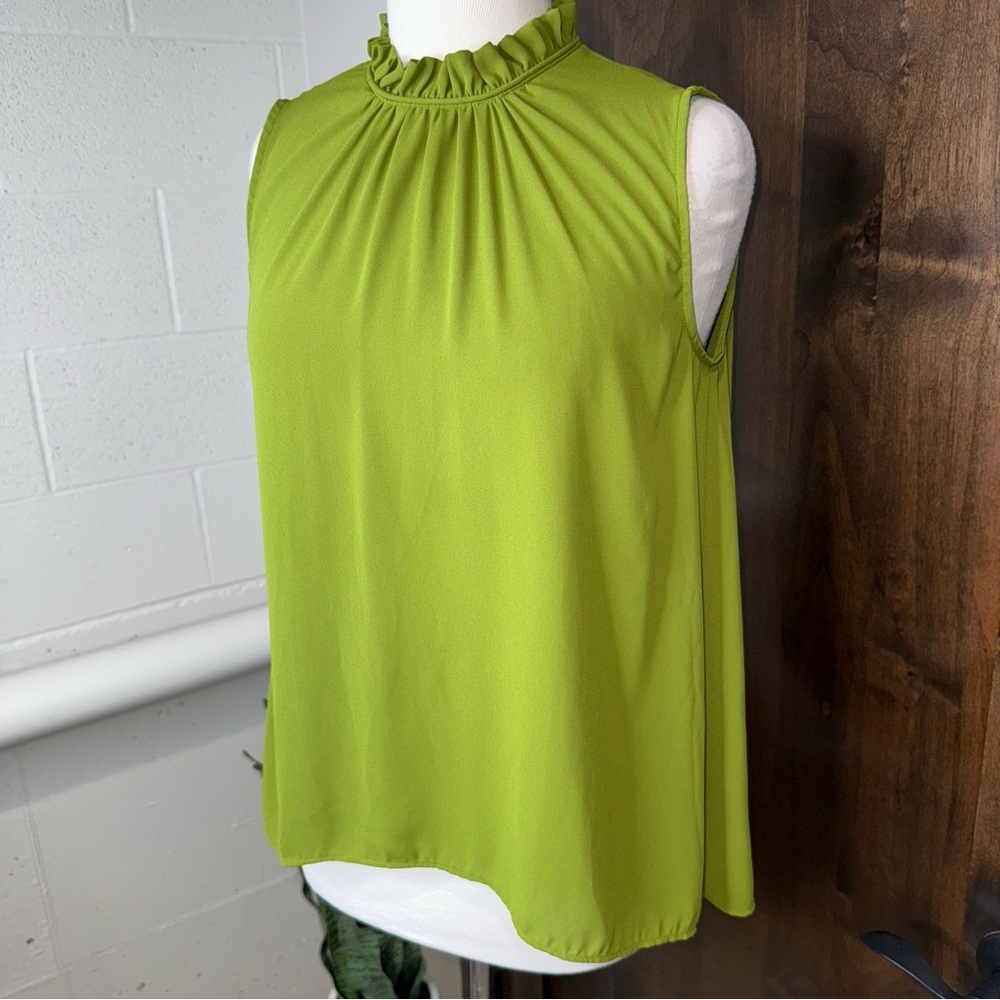 Ann Taylor Green Sleeveless Ruffle mock neck Blouse Size XS Professional work